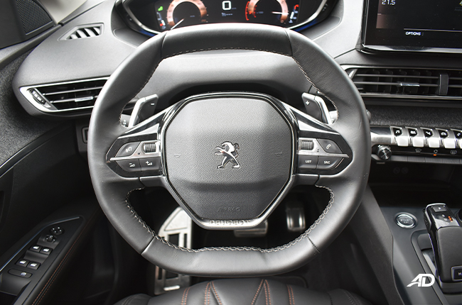 Peugeot 5008 interior steering wheel airbag